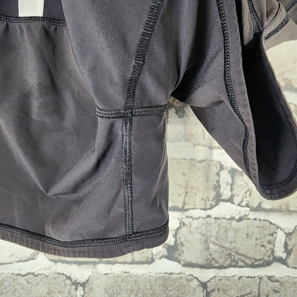 Lululemon Athletica Groovy Run Shorts Black Straightup Stripe Brisk Bloom Size 6 - Picture 10 of 12